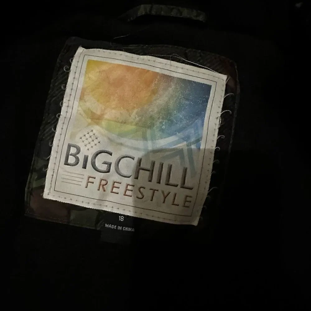 Big Chill Boys Winter Ski Jacket Green Black Camouflage Hood Lined youth Size 18